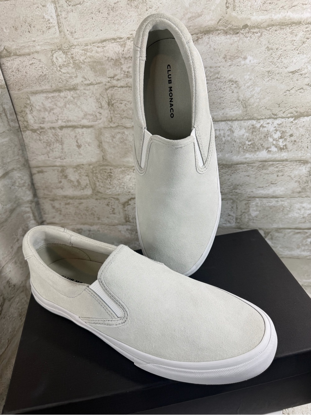 Club Monaco Men’s Slip-On Suede Sneakers in Light Gray Size 9
